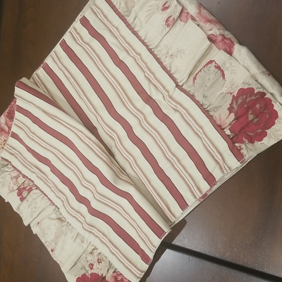 Vintage Table Runner Garden Floral/Stripe Pattern - Reversable - Picture 9 of 9